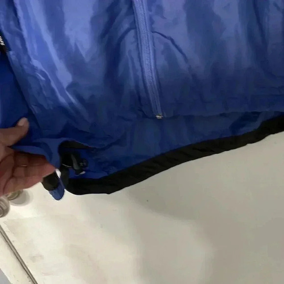 The north face stow away windbreaker - Picture 2 of 9
